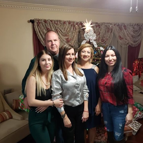 Meet your Posher, Laura - Picture 1 of 1